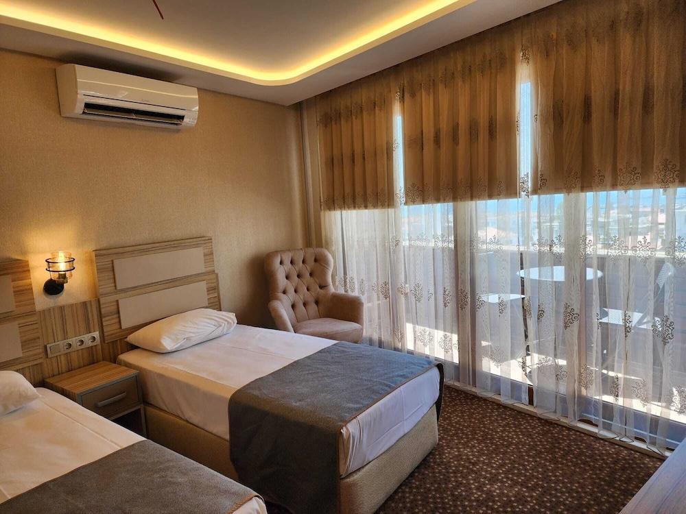 Hotel Nanda Room Type - Family Room, Balcony