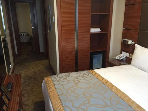 Glorious Hotel Room Type - Quadruple Room