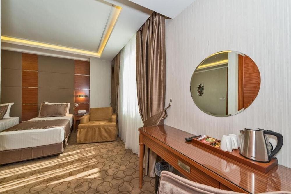 Glorious Hotel Room Type - Standard Triple Room