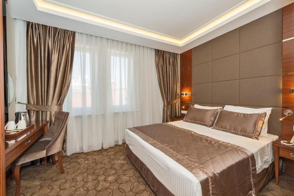 Glorious Hotel Room Type - Economy Double or Twin Room