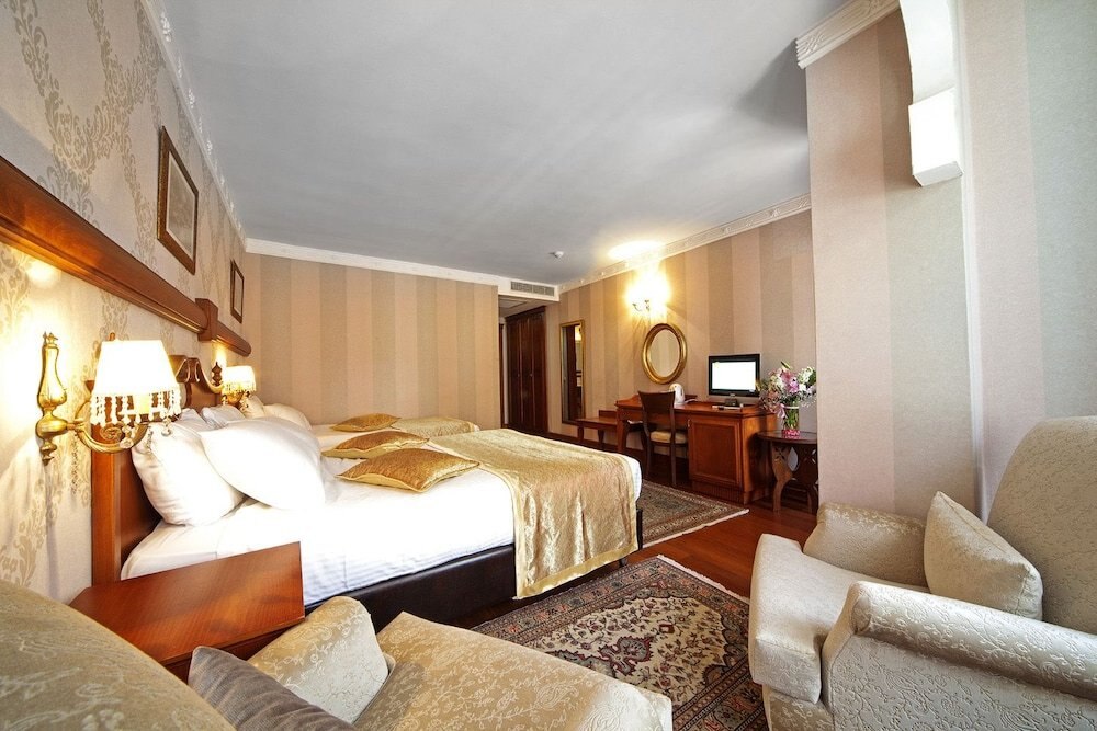 تريتون هوتل