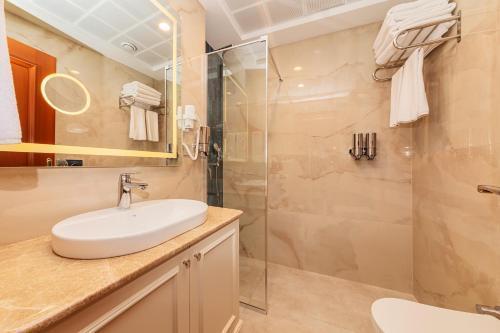 Triton Hotel Room Type - Standard Double Room