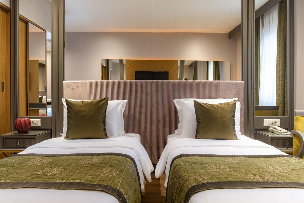 Oran Hotel Room Type - Deluxe Room