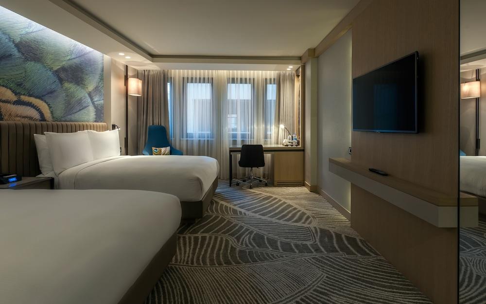 DoubleTree by Hilton Hotel Istanbul - Sirkeci Room Type - Room, 2 Queen Beds, Accessible