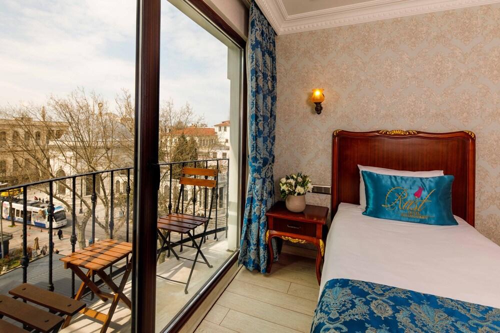 Rast Hotel Sultanahmet - Tap to explore photos