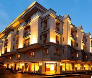 Recital Hotel - Tap to explore photos