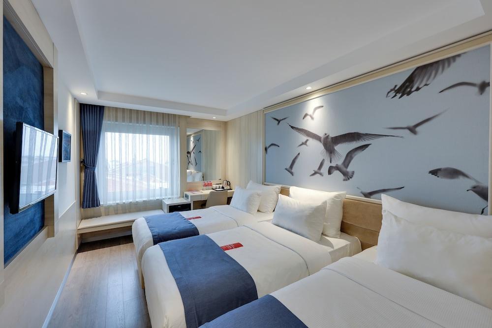 Ramada by Wyndham Istanbul Old City Room Type - Standard Room, 3 Single Beds