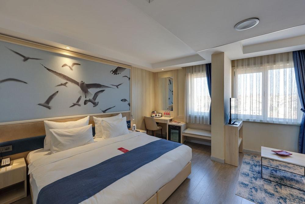 Ramada by Wyndham Istanbul Old City Room Type - Executive Room, 1 King Bed (Sofabed) Ramada by Wyndham Istanbul Old City Room Type - Executive Room, 1 King Bed (Sofabed)