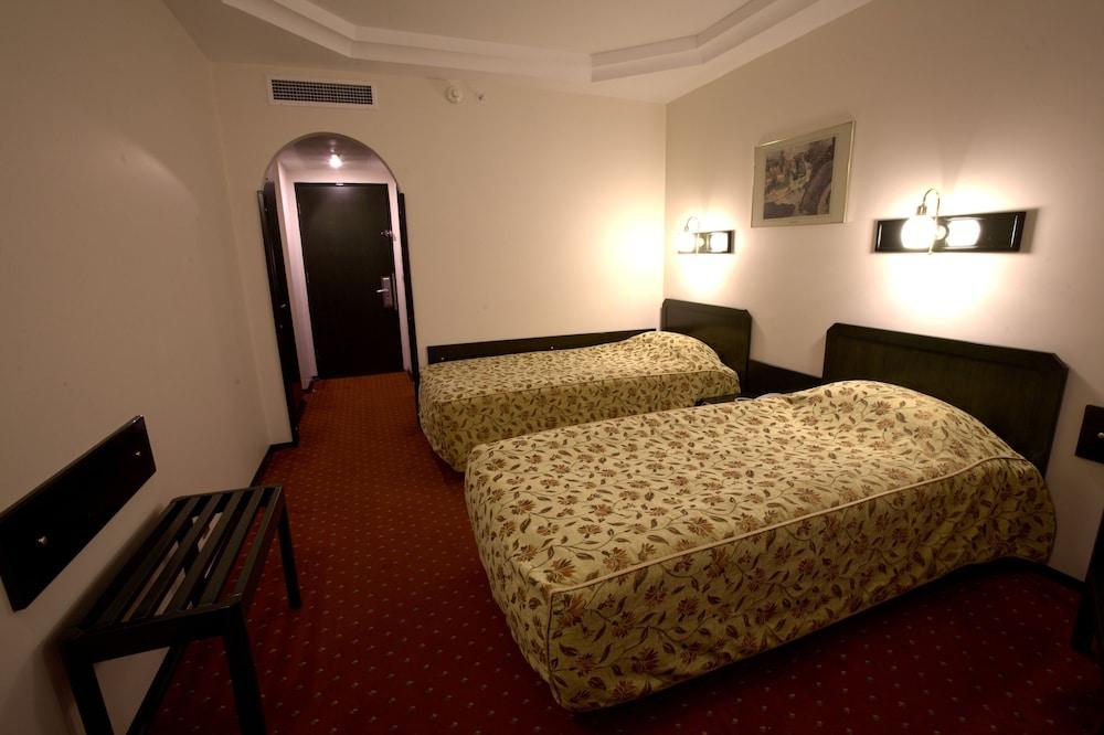 Istanbul Royal Hotel Room Type - Standard Triple Room
