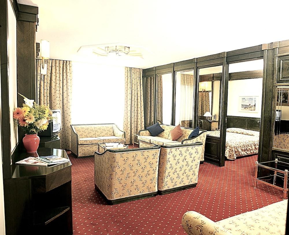 Istanbul Royal Hotel Room Type - Royal Suite Room (Sea View- Old City View)