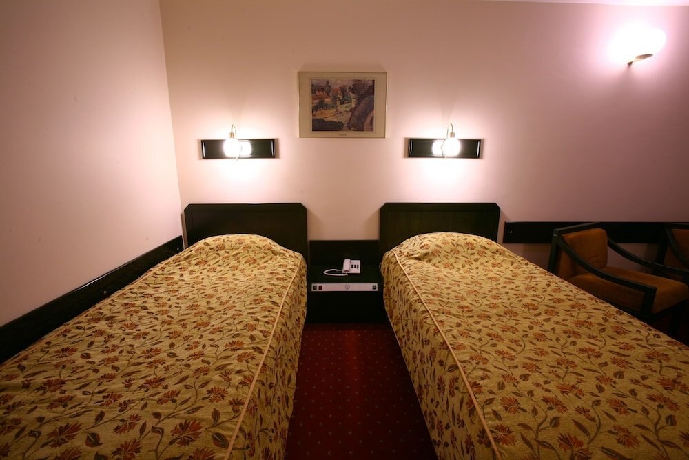 Istanbul Royal Hotel Room Type - Standard Twin or Double Room Istanbul Royal Hotel Room Type - Standard Twin or Double Room