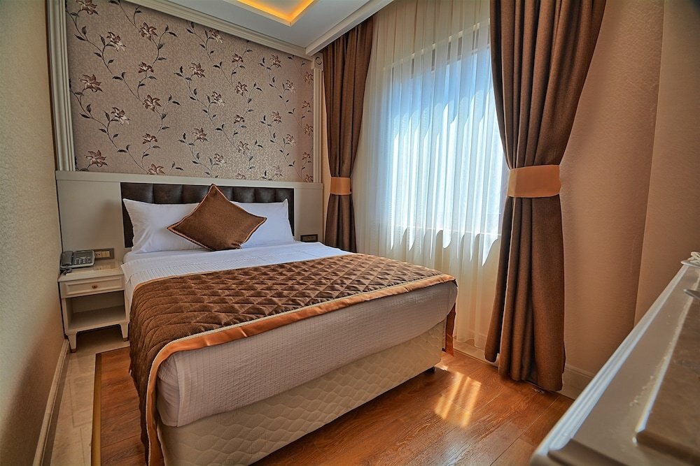 Samir Deluxe Hotel - Tap to explore photos