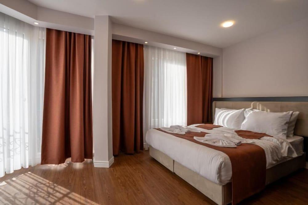 Navoris Hotel Room Type - Deluxe Room, 1 King Bed, City View