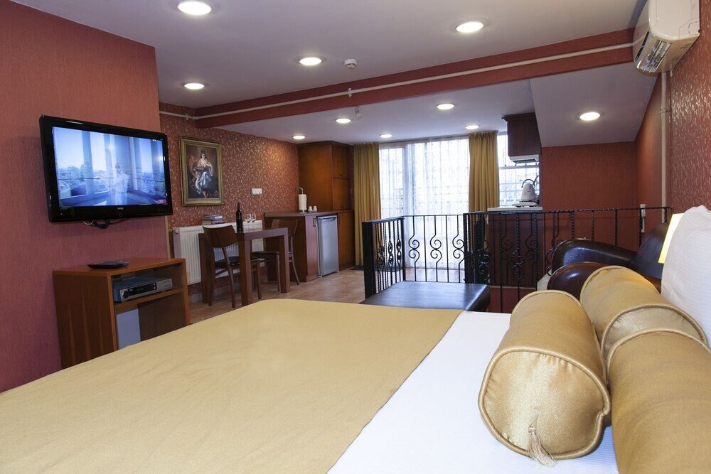 Sultanahmet Suites Room Type - Deluxe Room, 1 Queen Bed, Sea View Sultanahmet Suites Room Type - Deluxe Room, 1 Queen Bed, Sea View