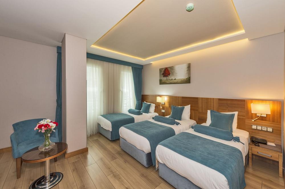 The Meretto Hotel İstanbul Old City Room Type - Comfort Triple Room, Multiple Beds, City View