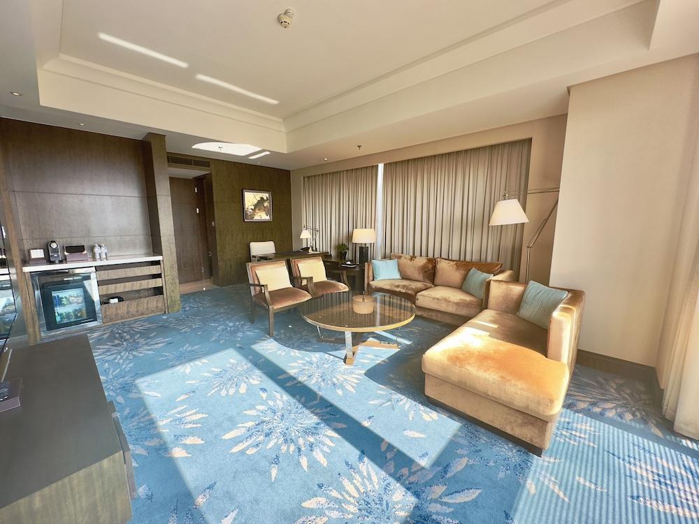 Shanghai Marriott Hotel Pudong East - Tap to explore photos