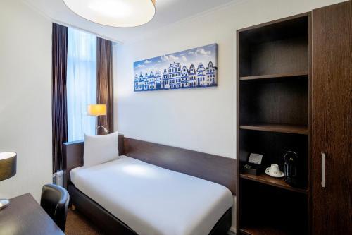 Hotel Nes Amsterdam - Tap to explore photos