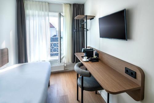 Hotel Nes Amsterdam - Tap to explore photos