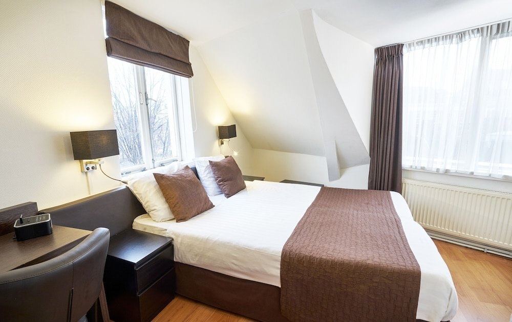 Hotel Nes Amsterdam Room Type - Twin Room, Annex Building (Stairway access only)