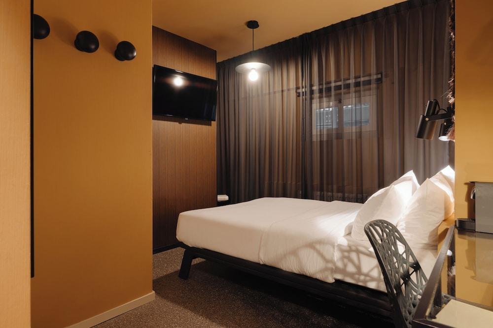 Hotel V Frederiksplein Room Type - Basic Double Room Basement