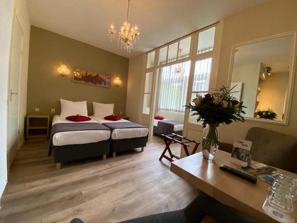 Alp Hotel Amsterdam Room Type - Triple Room, 3 Twin Beds