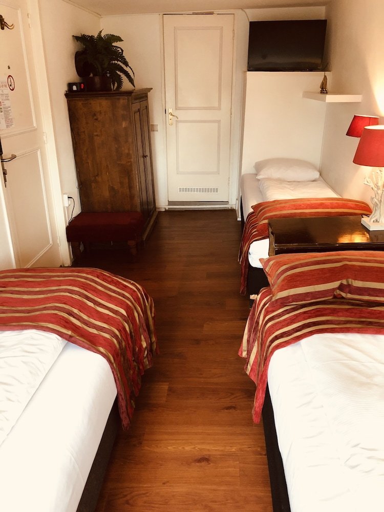 Amsterdam House Hotel Room Type - Triple Room, Canal View Amsterdam House Hotel Room Type - Triple Room, Canal View