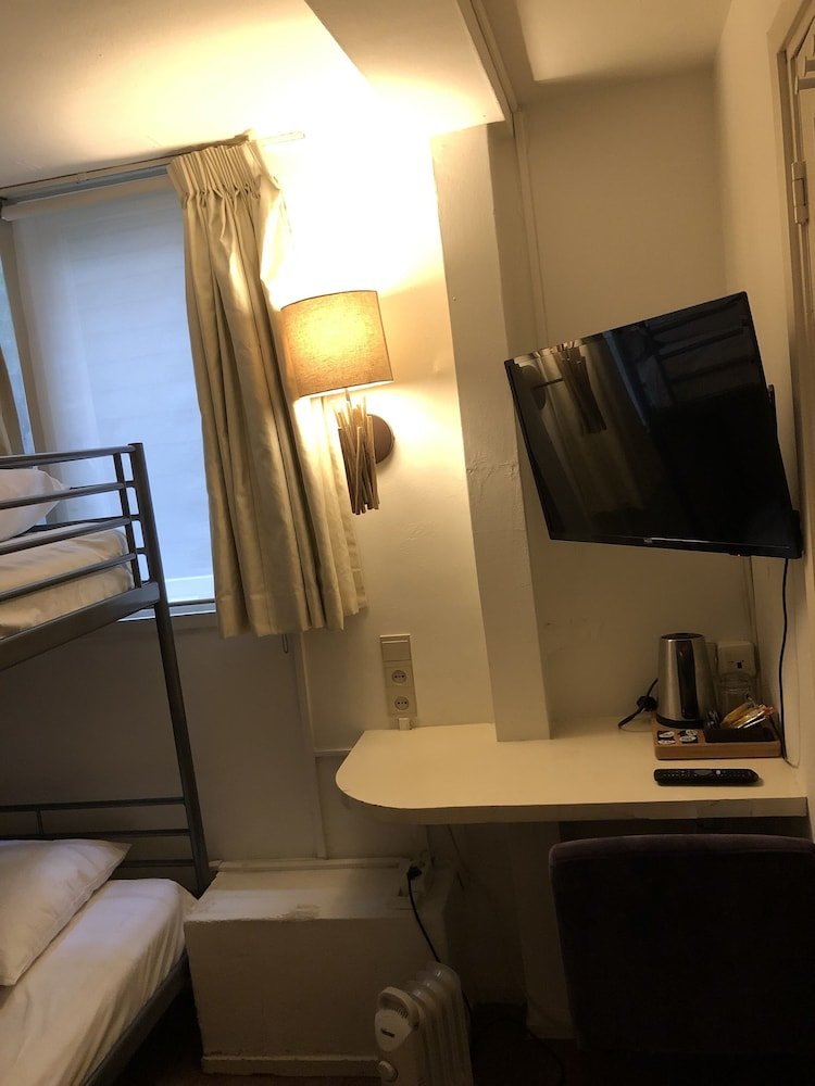 Amsterdam House Hotel Room Type - Economy Twin Room