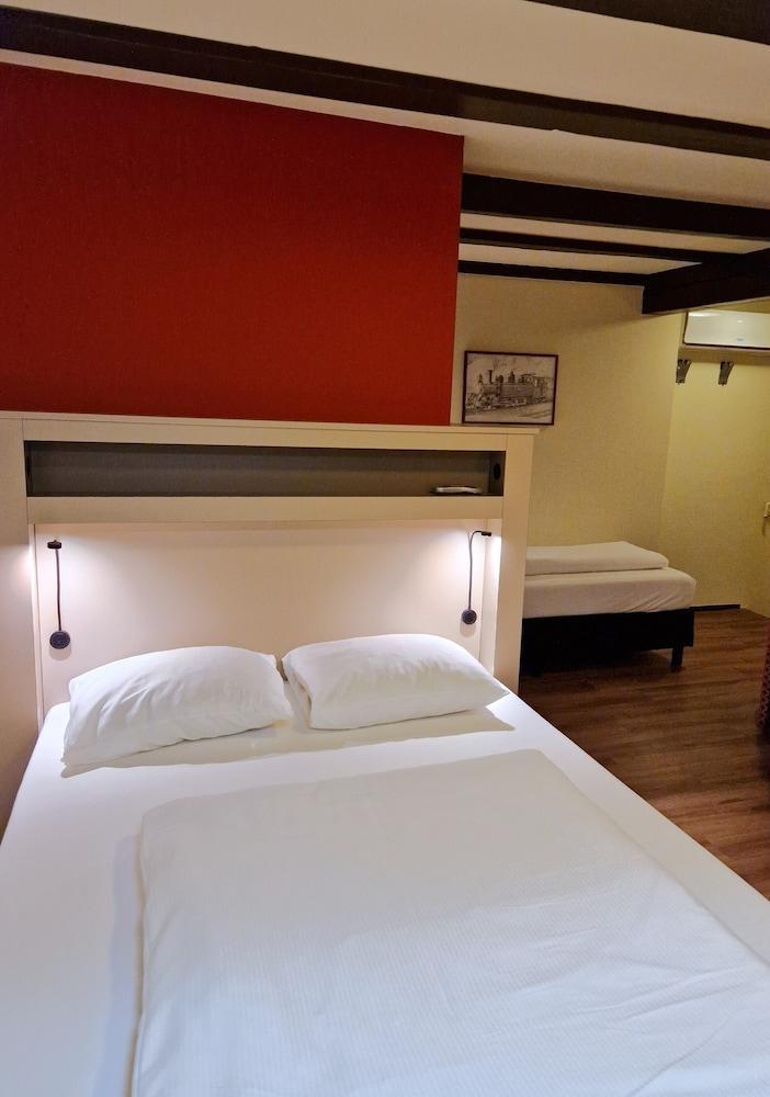 A Train Hotel Room Type - Deluxe Family Room A Train Hotel Room Type - Deluxe Family Room