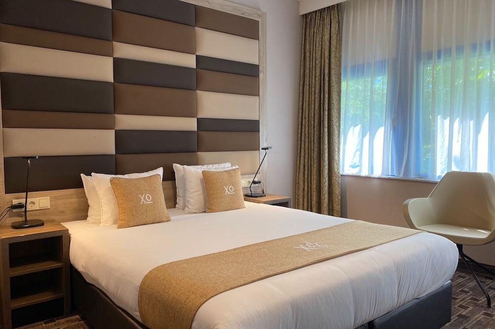 XO Hotels Blue Square Room Type - Standard Double Room, 1 Queen Bed