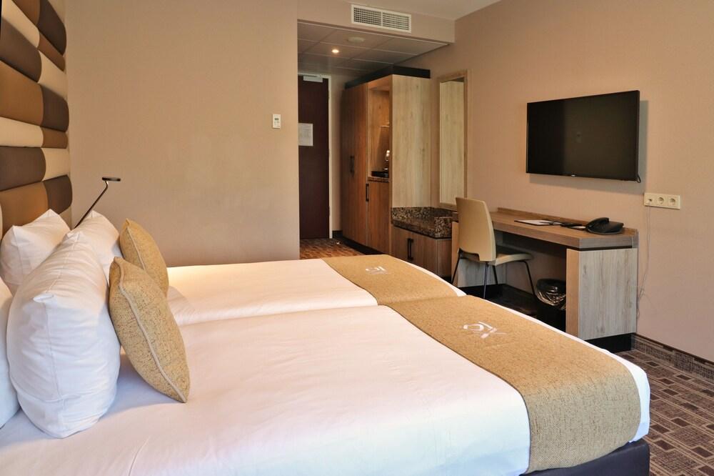 XO Hotels Blue Square - Tap to explore photos