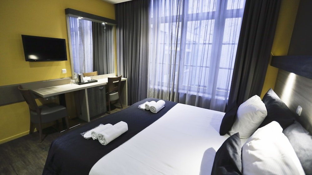 City Hotel Amsterdam - Tap to explore photos