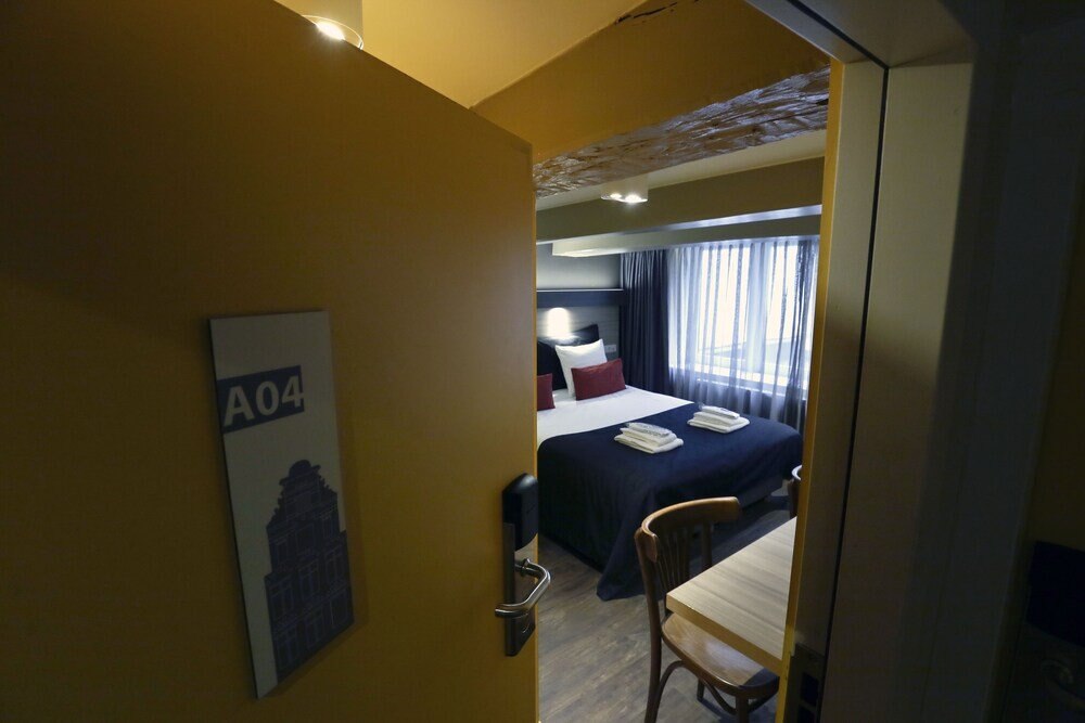 City Hotel Amsterdam Room Type - Standard Double Room, 1 Double Bed