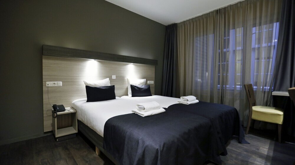 City Hotel Amsterdam Room Type - Superior Twin Room, 2 Twin Beds