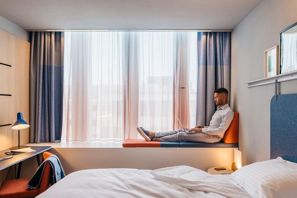 Hotel Casa Amsterdam Room Type - Standard Room, 1 King Bed