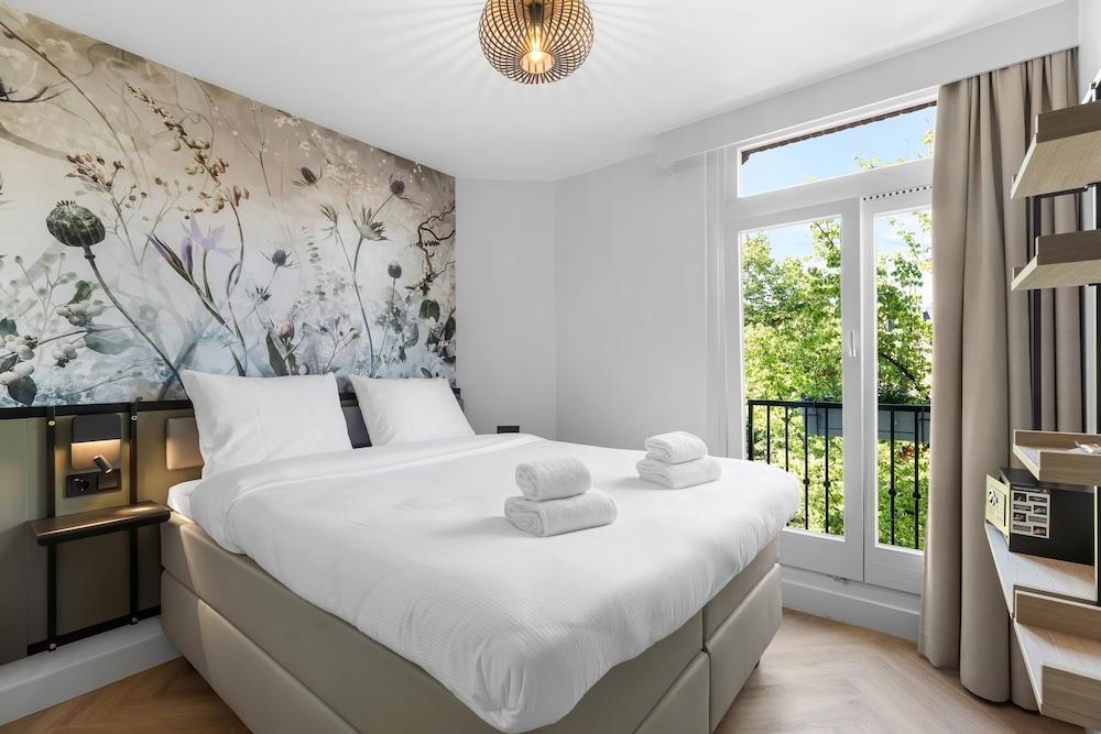 Dutch Design Hotel Vondelpark Room Type - Room (Queen)