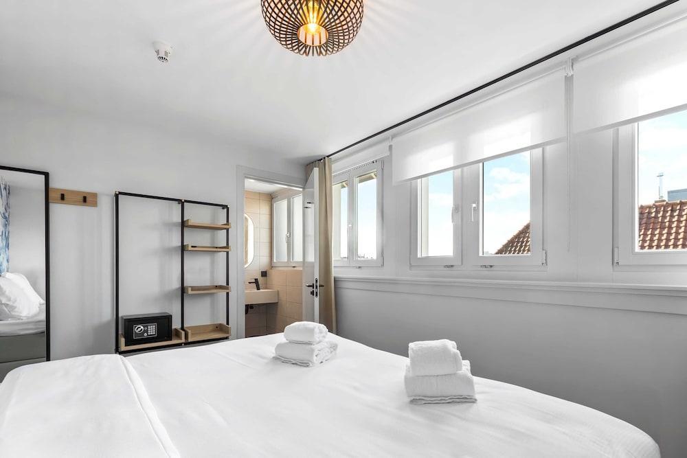 Dutch Design Hotel Vondelpark Room Type - Room (King)