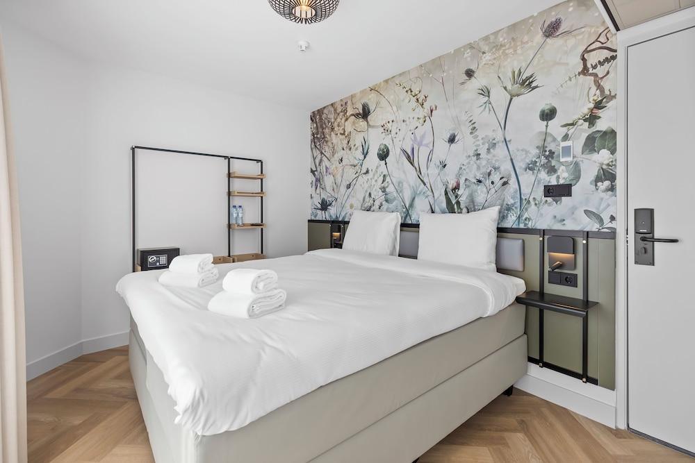 Dutch Design Hotel Vondelpark Room Type - Room (King)