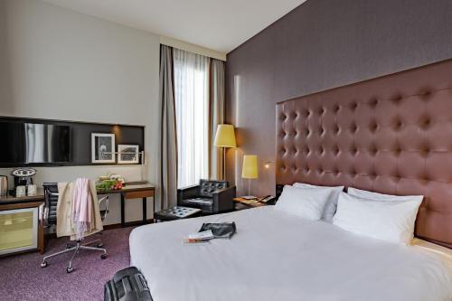 Crowne Plaza Amsterdam South - Tap to explore photos