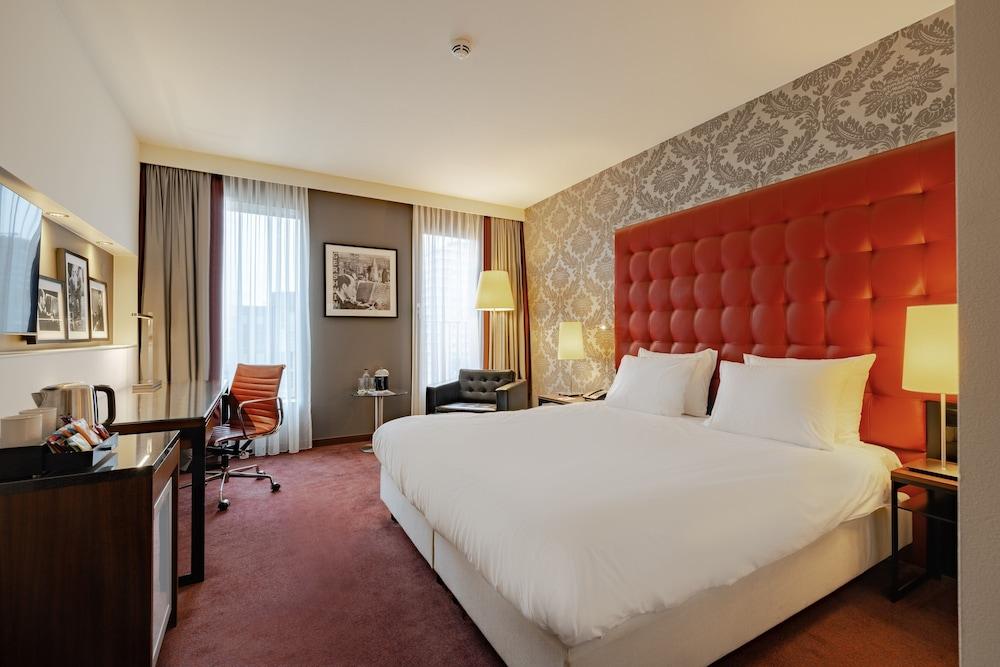 Crowne Plaza Amsterdam South Room Type - Standard Room, 1 King Bed Crowne Plaza Amsterdam South Room Type - Standard Room, 1 King Bed