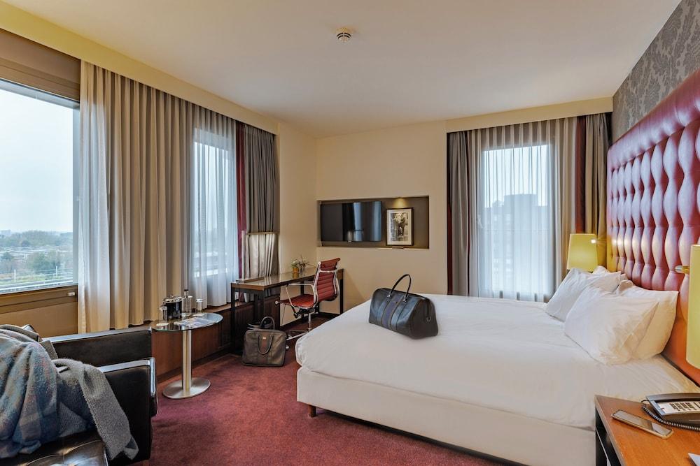 Crowne Plaza Amsterdam South Room Type - 1 King Standard Corner Room