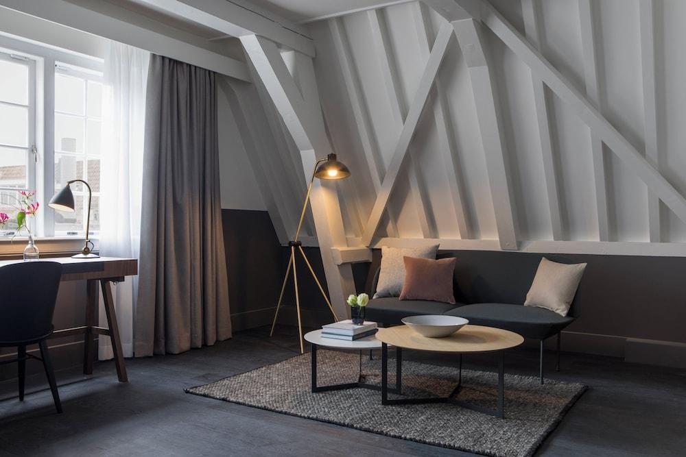 Kimpton De Witt Amsterdam, an IHG Hotel Room Type - 1 King Suite Single Sofa Bed