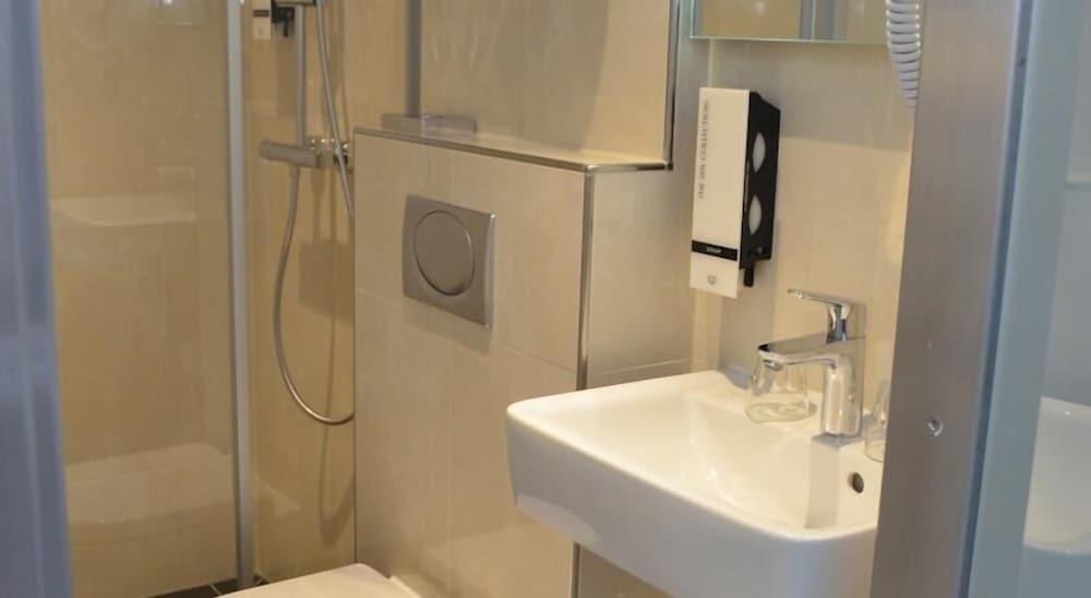 OZO Hotels Cordial Amsterdam - Tap to explore photos