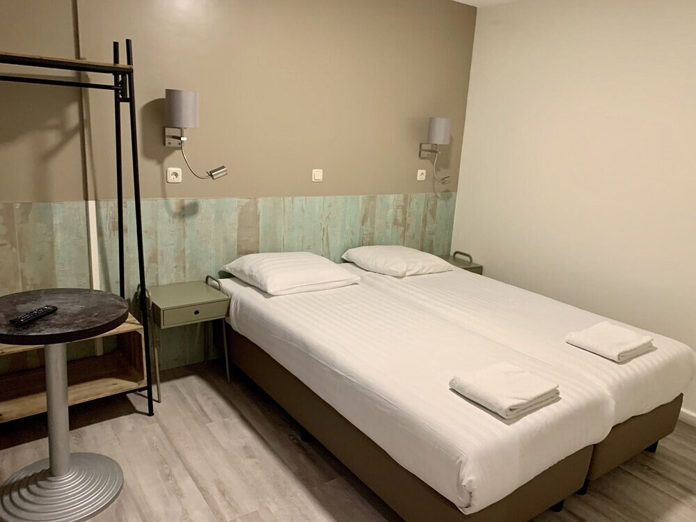 Hotel Damrak Inn Room Type - Twin Room, 2 Twin Beds