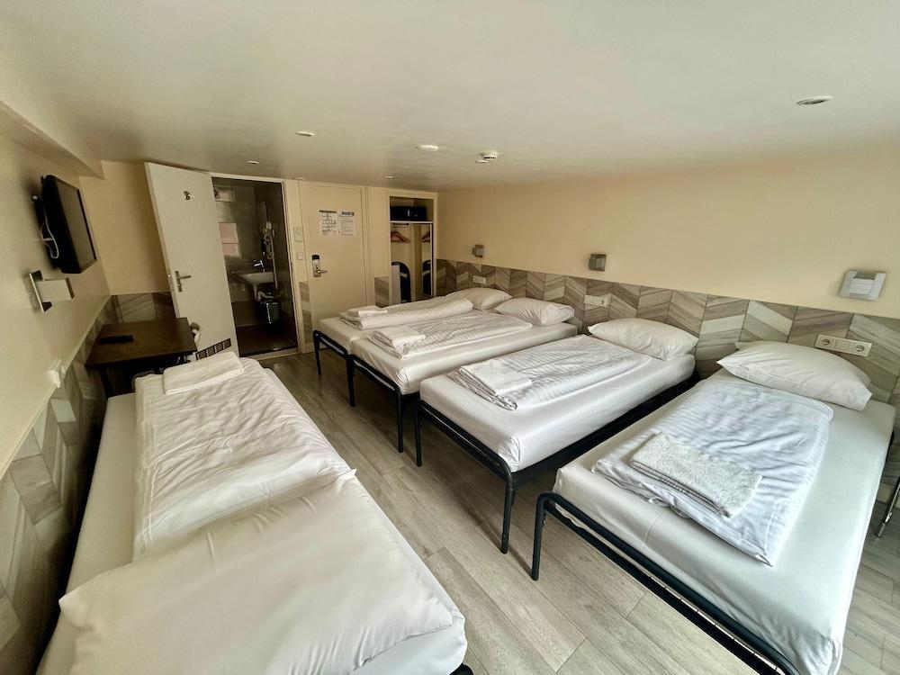 Hotel Damrak Inn Room Type - 5 Persons Room