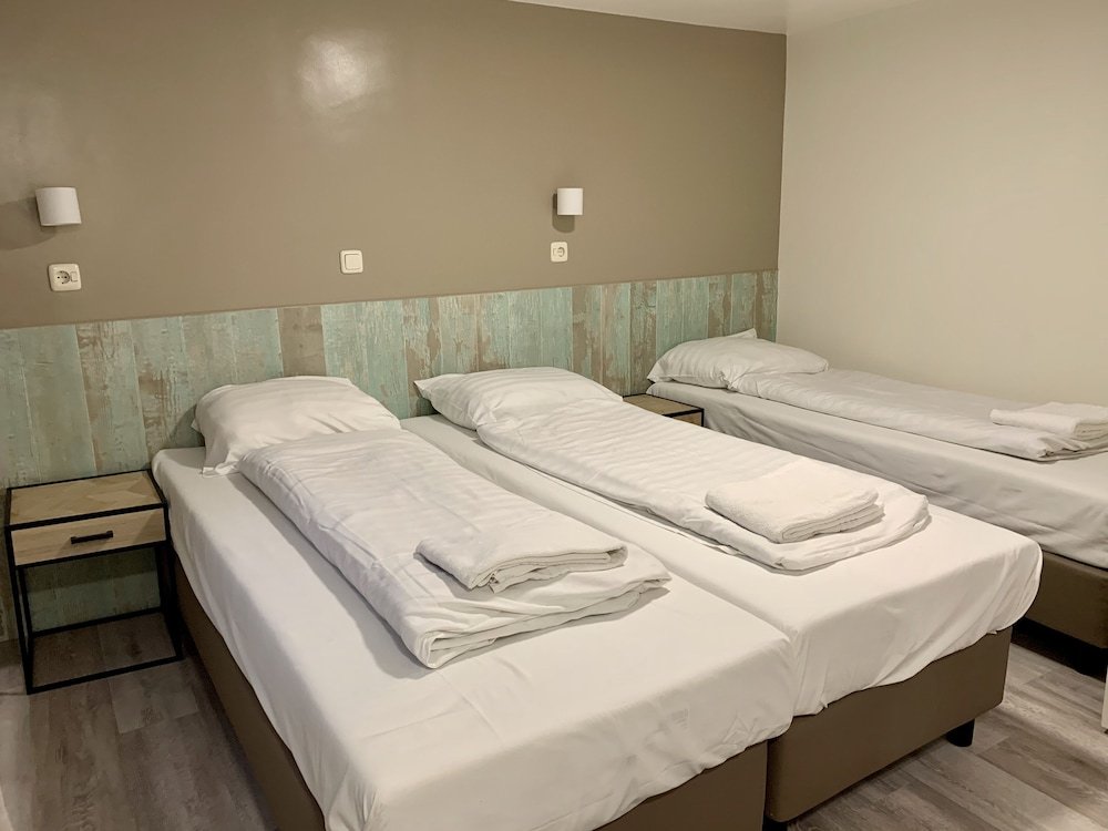Hotel Damrak Inn Room Type - Triple Room, 3 Twin Beds
