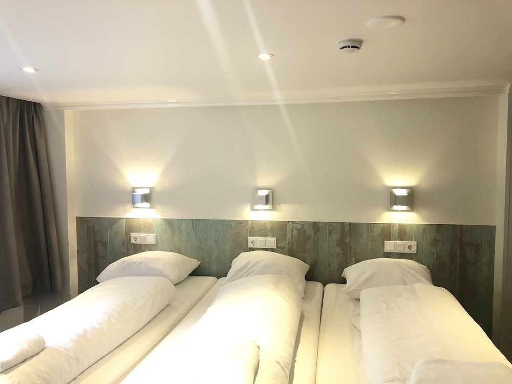 Hotel Damrak Inn Room Type - Quadruple Room