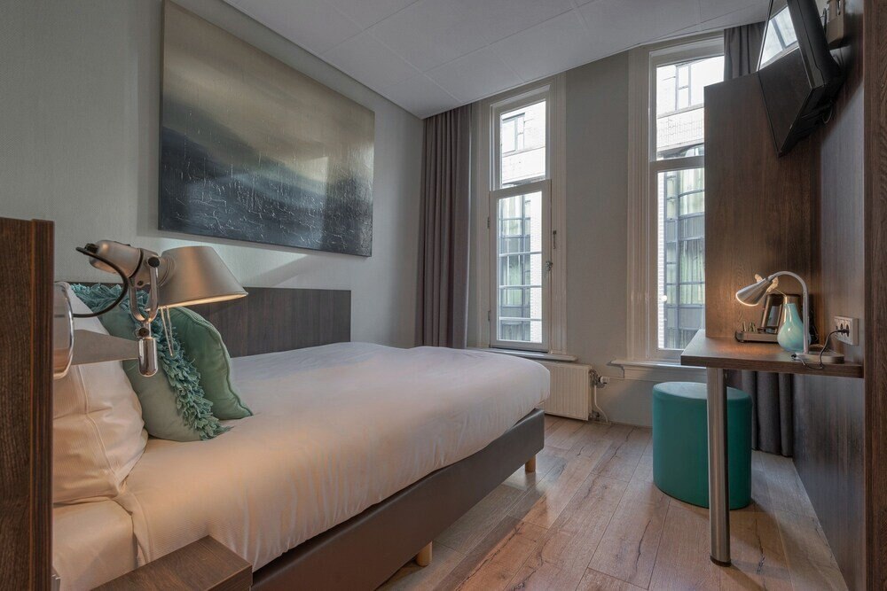 Hotel Damsquare - Tap to explore photos