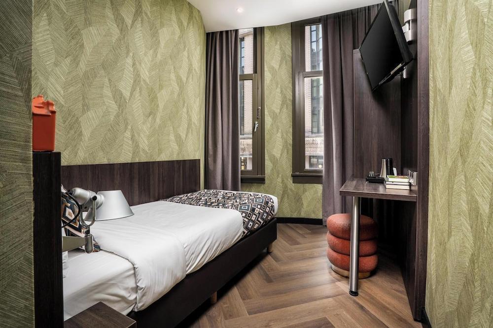 Hotel Damsquare - Tap to explore photos
