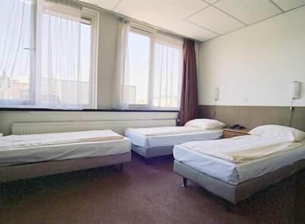 Delta Hotel City Center Room Type - Triple Room, 3 Twin Beds