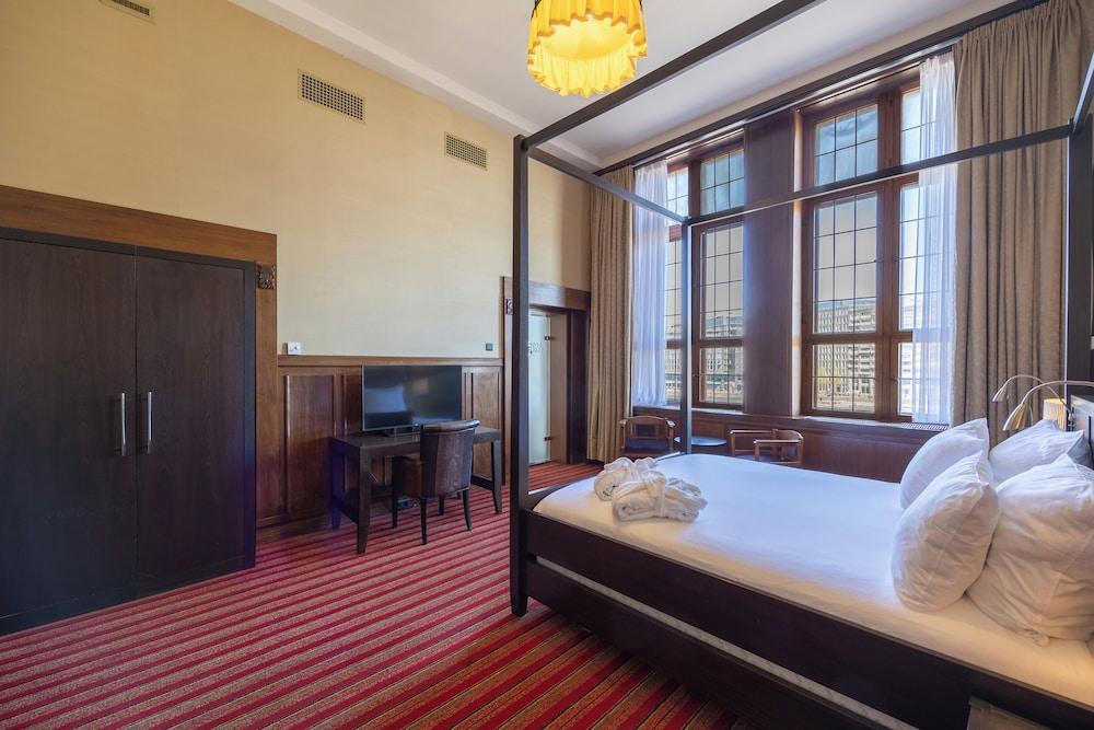 Grand Hotel Amrâth Amsterdam Room Type - Suite, 1 King Bed
